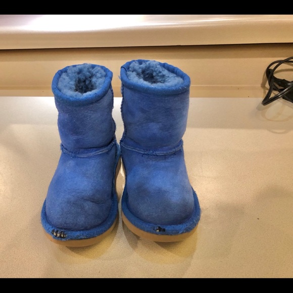 blue toddler uggs